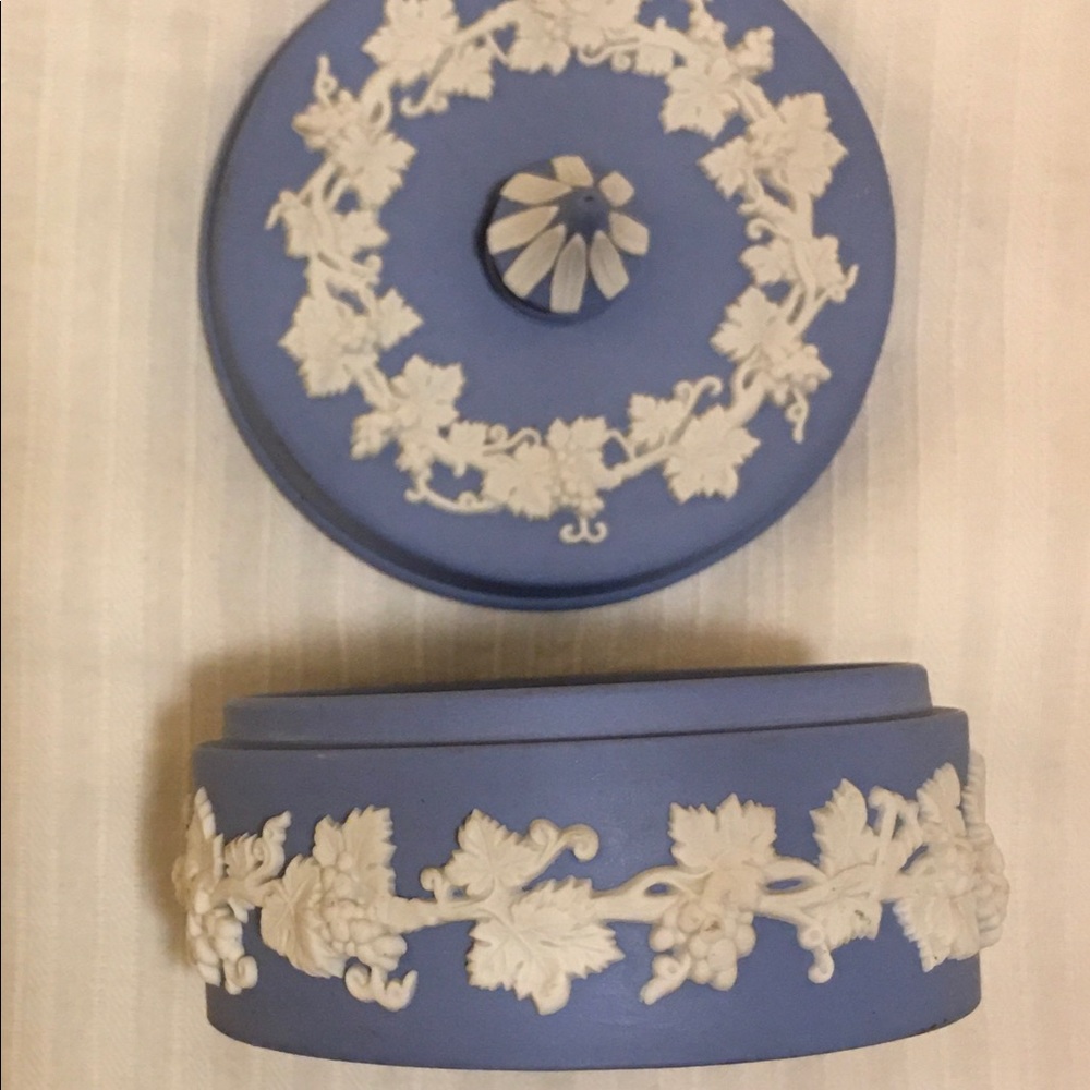 Vintage Wedgwood Jasperware Trinket Box